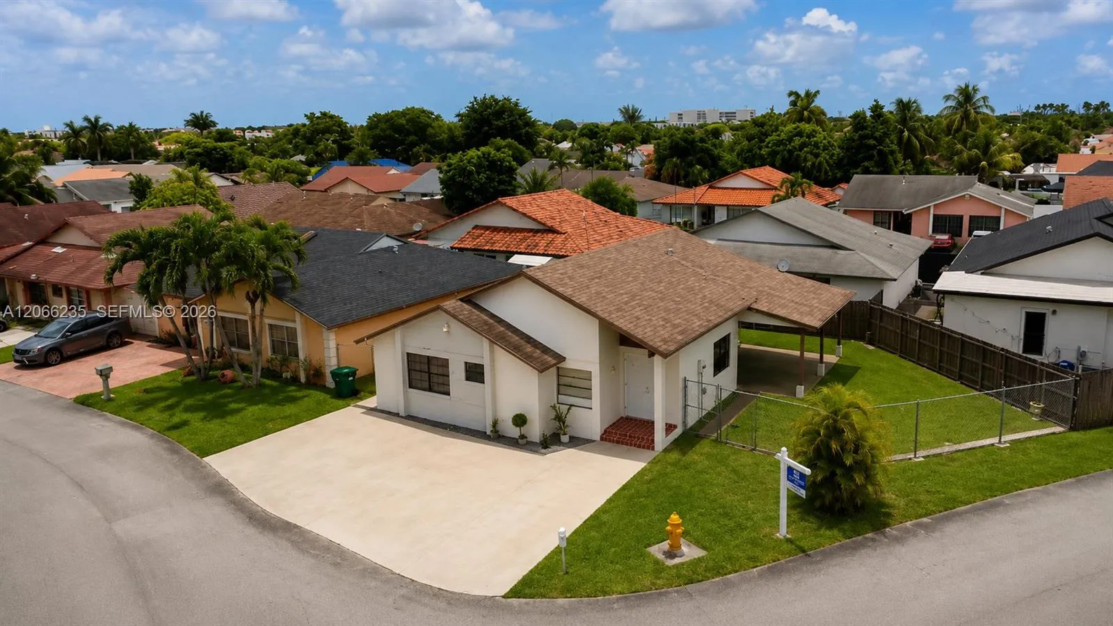 Foto de propiedad en 764 SW 99th Ct Circle, Miami, FL 33174 Miami con MLS# 