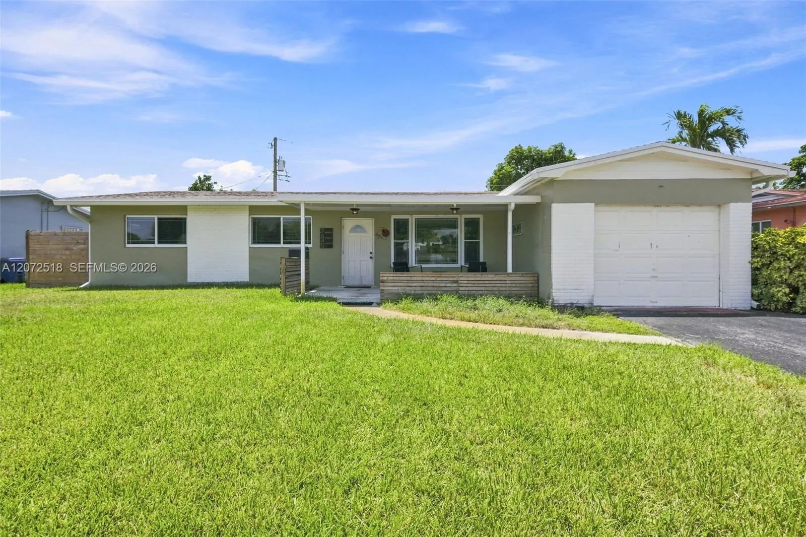 Foto de propiedad en 7640 NW 8th Street, Pembroke Pines, FL 33024 Pembroke Pines con MLS# 