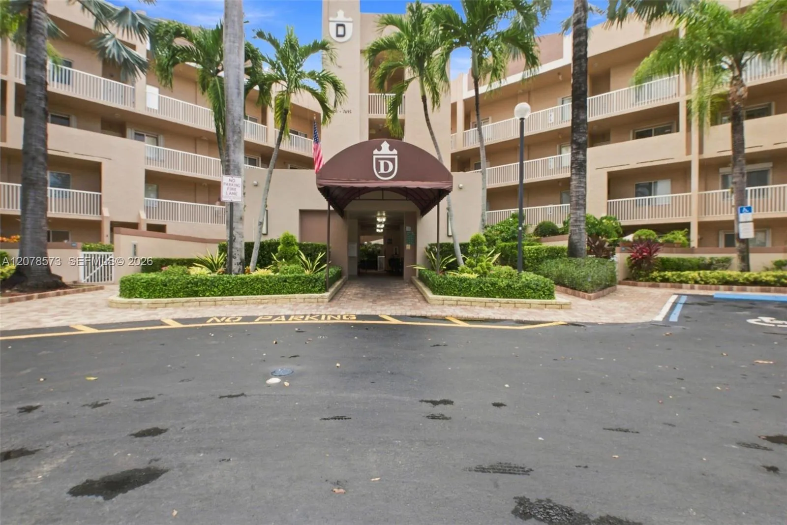 Foto de propiedad en 7647 Granville Drive 212, Tamarac, FL 33321 Tamarac con MLS# 