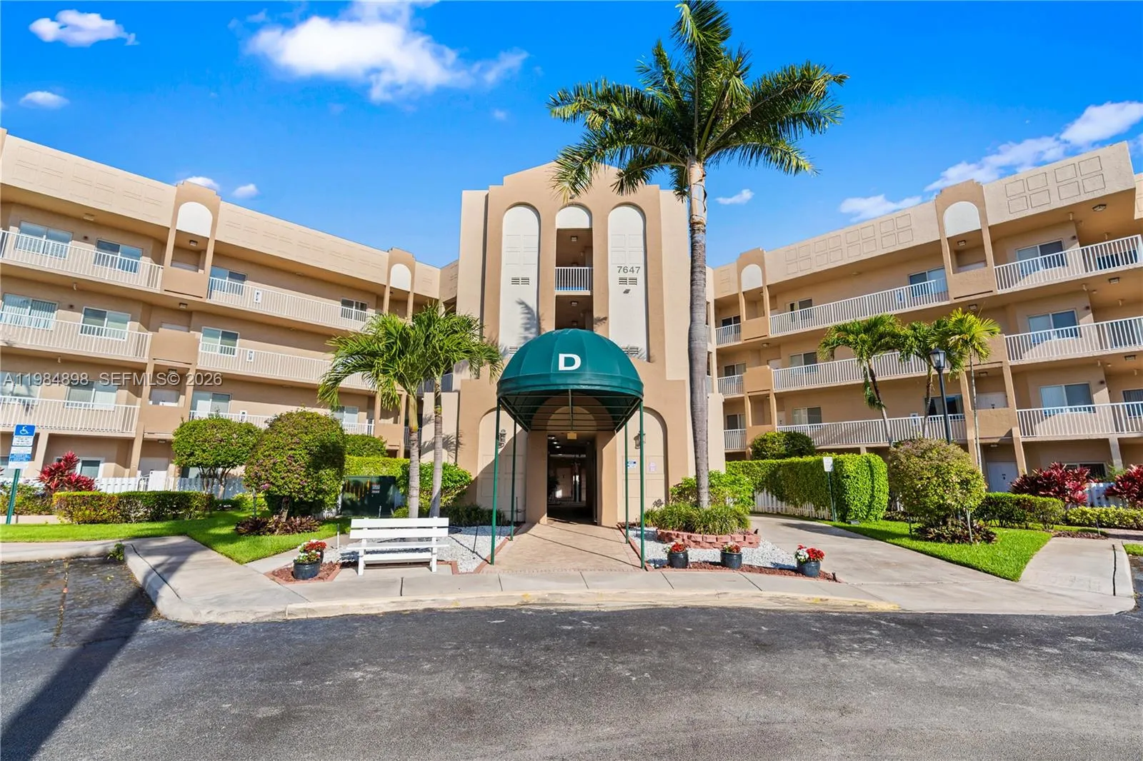 Foto de propiedad en 7647 Southampton Terrace 314, Tamarac, FL 33321 Tamarac con MLS# 