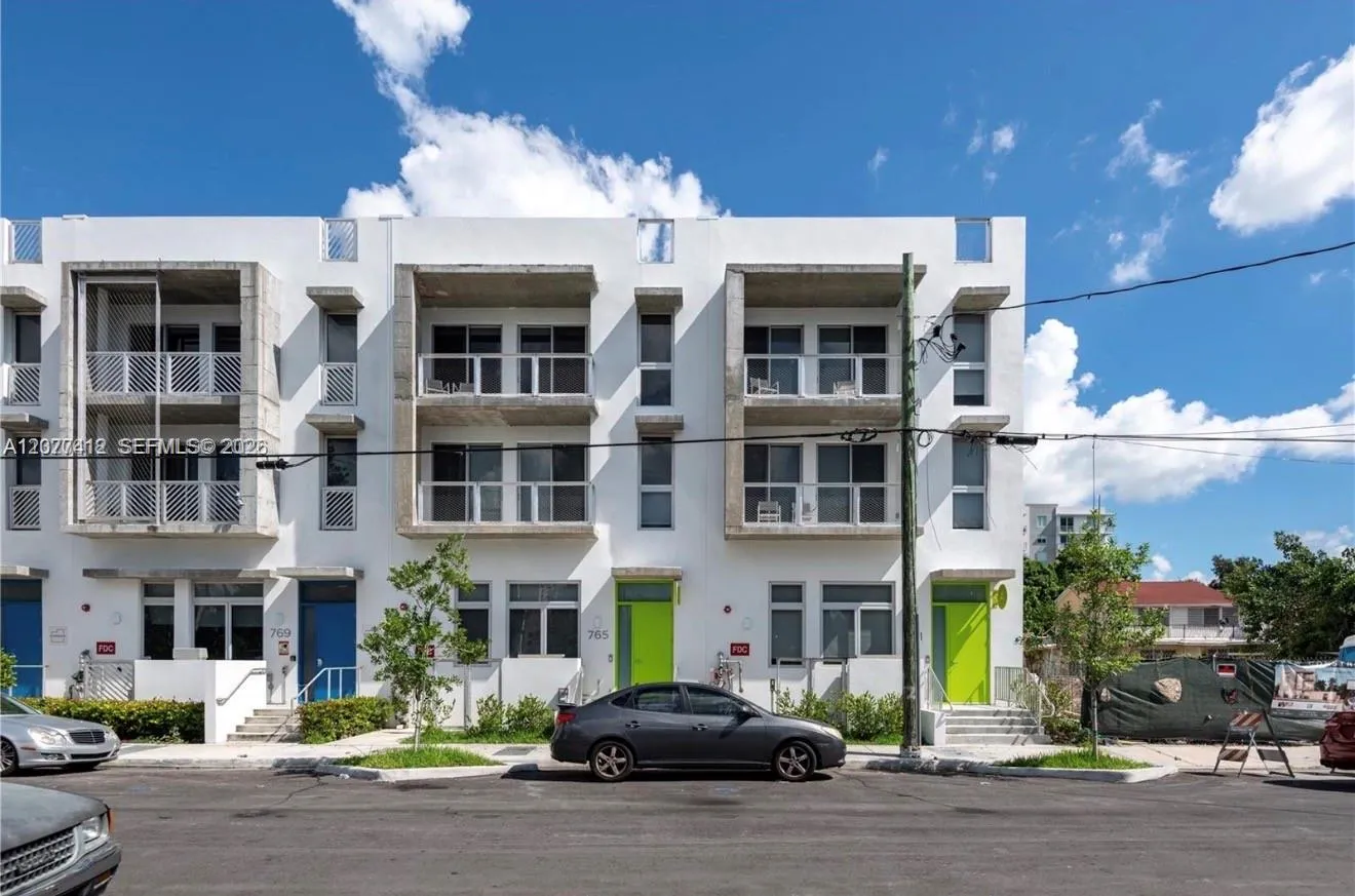 En Renta 765 NW 1st Street 301, Miami, FL 33128, Miami, FL 33128