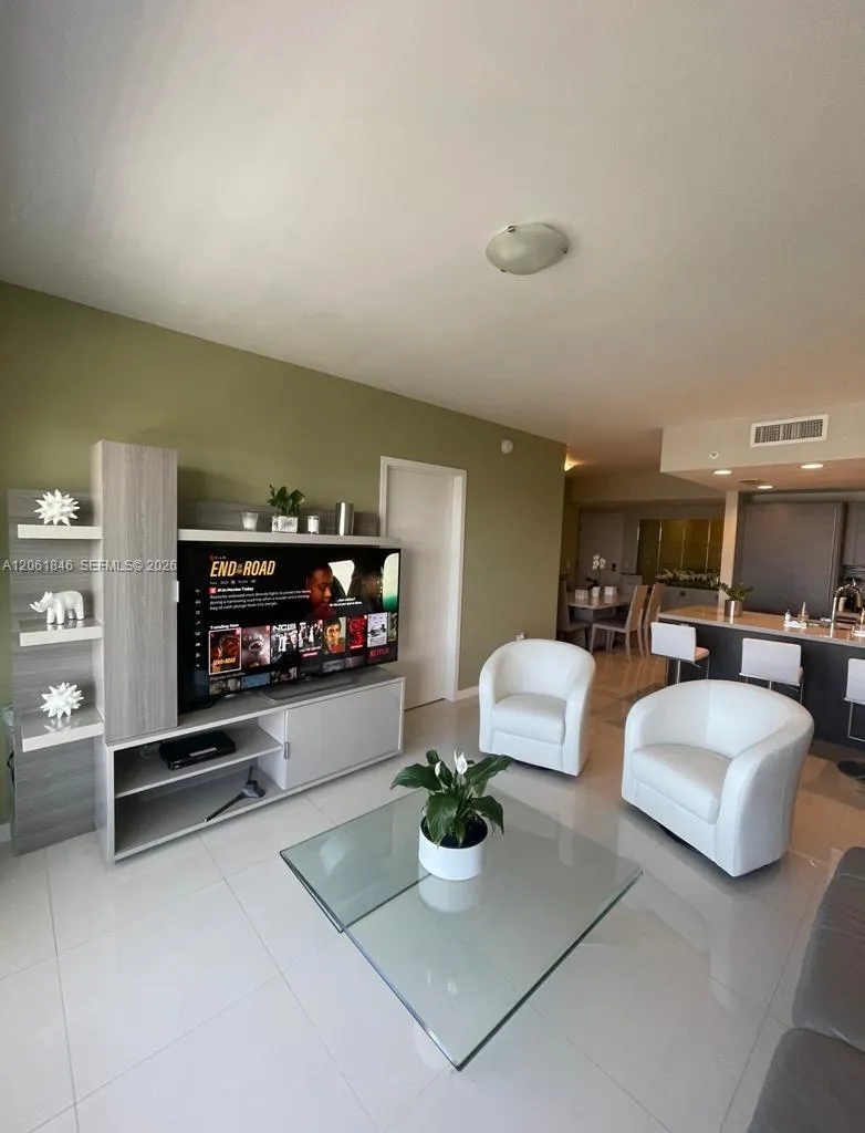 Foto de propiedad en 7661 NW 107th Avenue 608, Doral, FL 33178 Doral con MLS# 