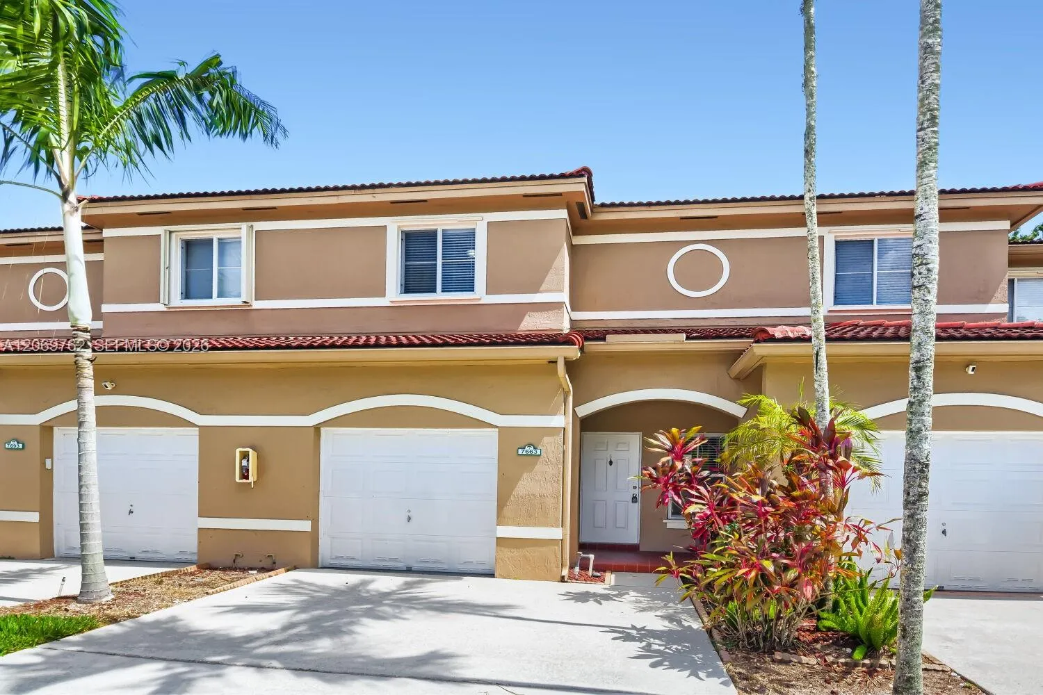 Foto de propiedad en 7663 N Southwood, Davie, FL 33328 Davie con MLS# 