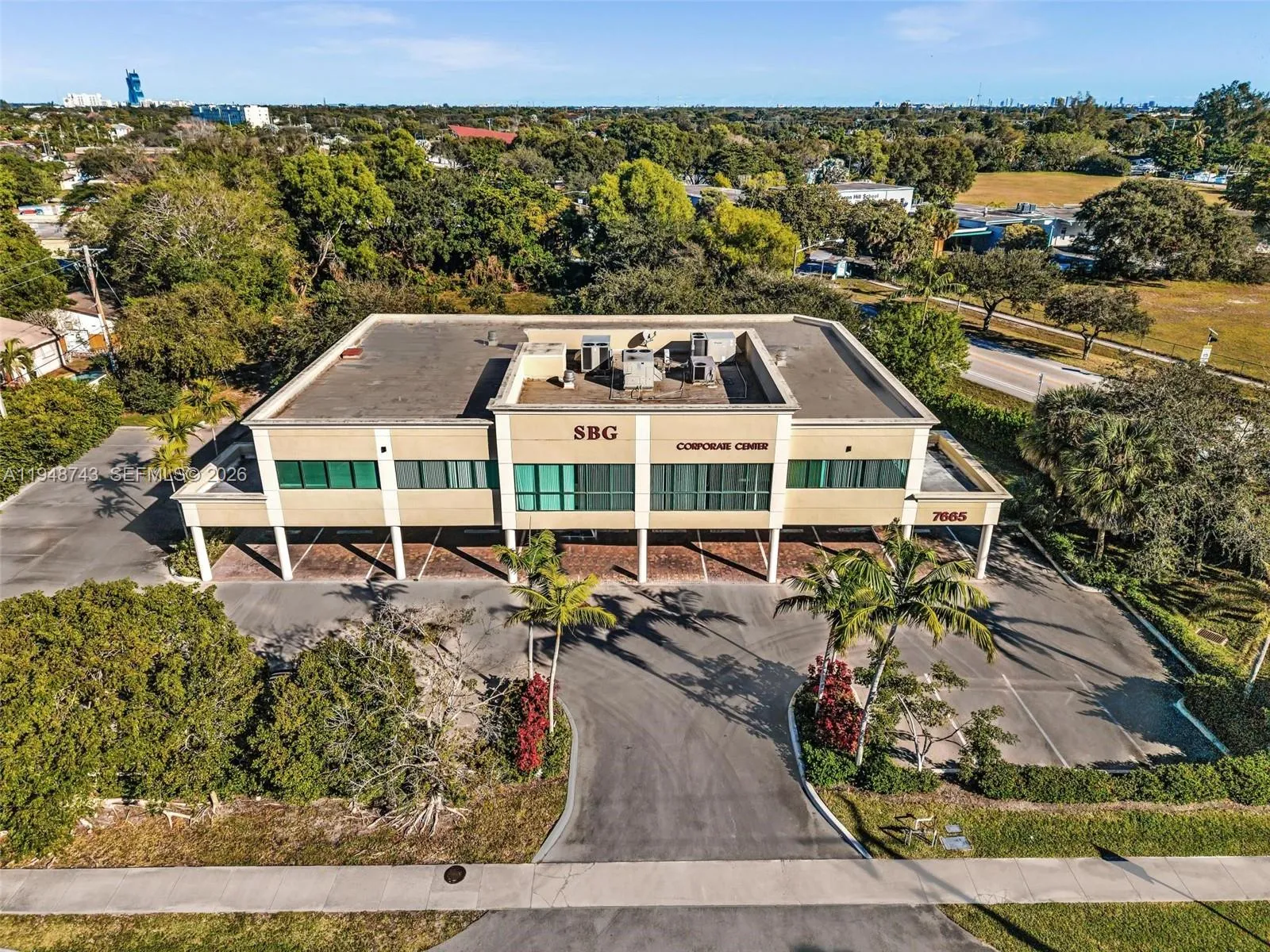 Foto de propiedad en 7665 Davie Road Extension, Davie, FL 33024 Davie con MLS# 