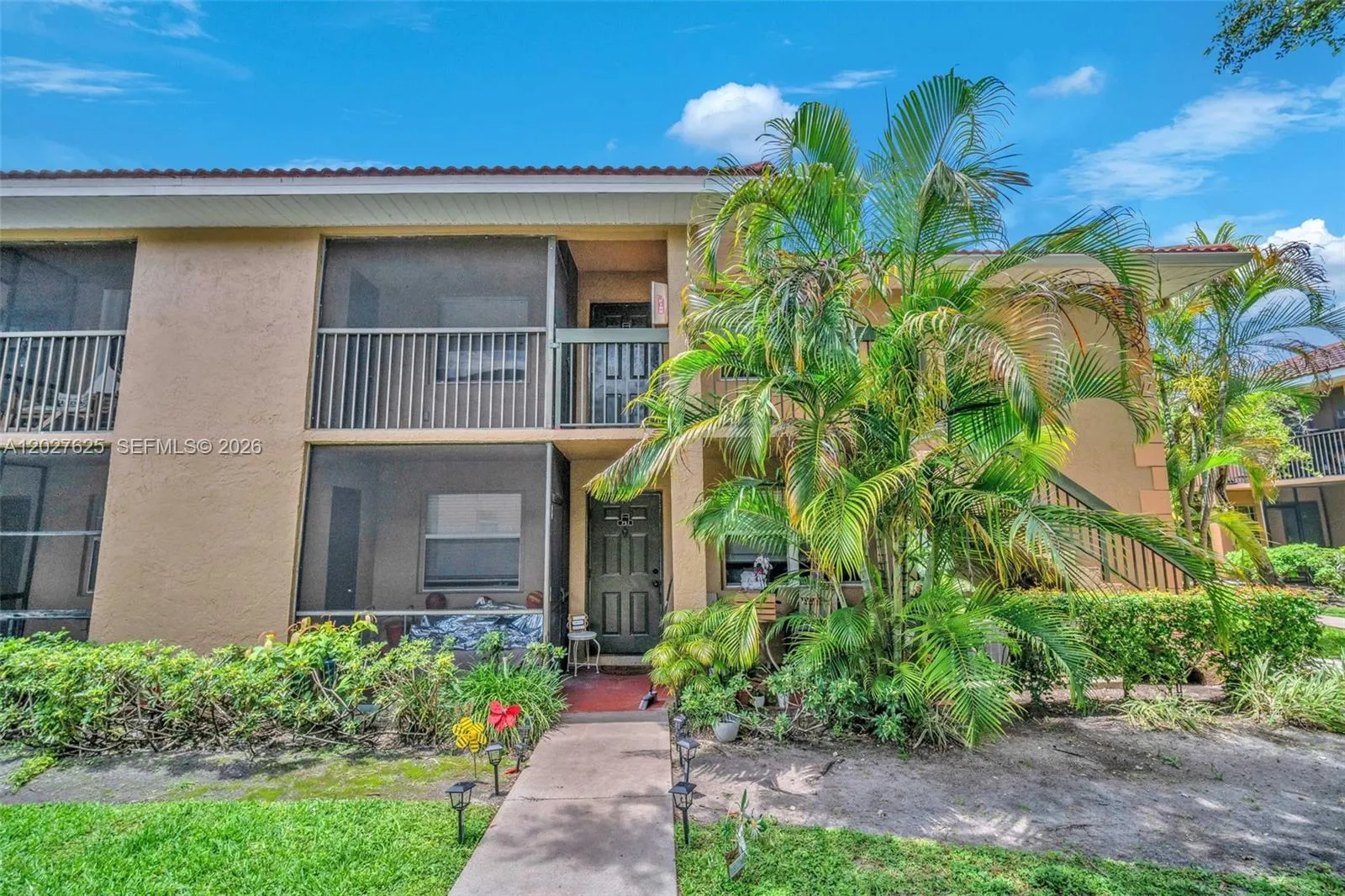 Foto de propiedad en 767 NW 104th Avenue 203, Pembroke Pines, FL 33026 Pembroke Pines con MLS# 