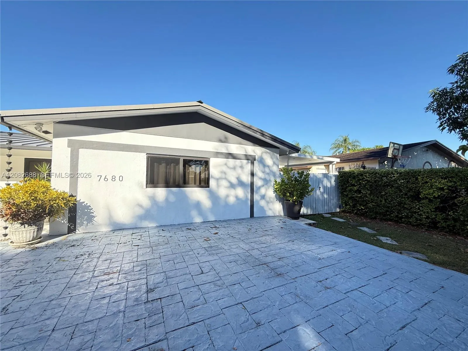 Foto de propiedad en 7680 SW 134th Court B, Miami, FL 33183 Miami con MLS# 