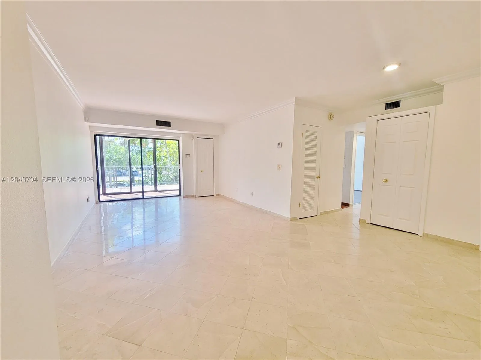 Foto de propiedad en 77 Crandon Boulevard 2B, Key Biscayne, FL 33149 Key Biscayne con MLS# 