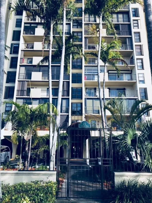 Foto de propiedad en 77 Crandon Boulevard 2E, Key Biscayne, FL 33149 Key Biscayne con MLS# 