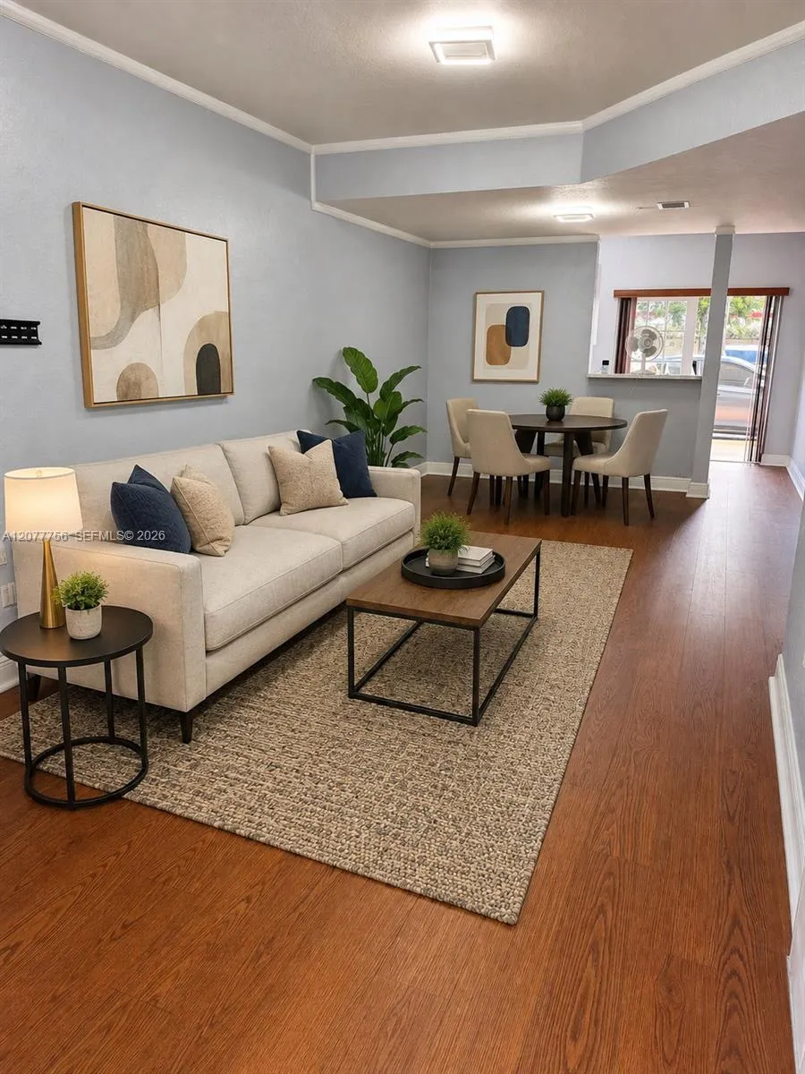 Foto de propiedad en 77 E 4th Street A104, Hialeah, FL 33010 Hialeah con MLS# 