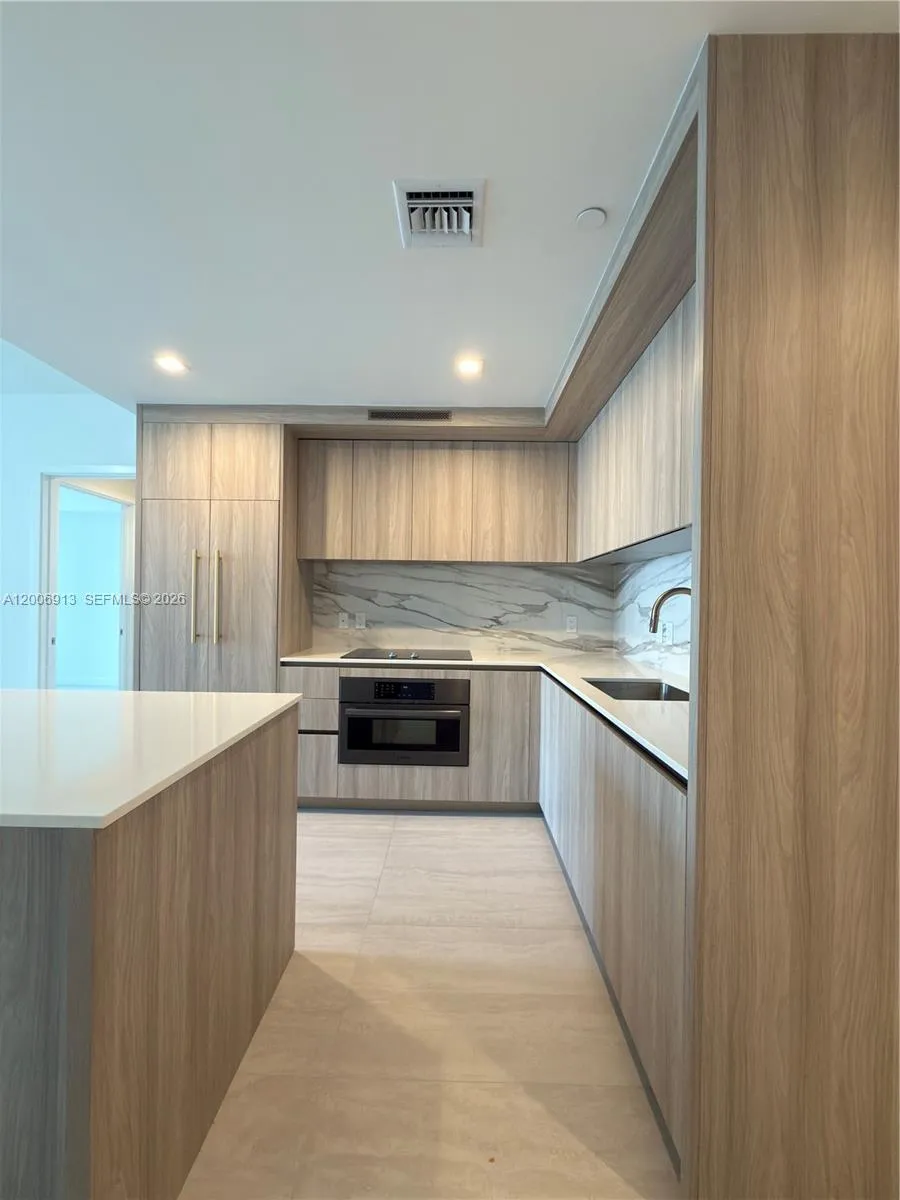 En Renta 77 SE 5th Street 1602, Miami, FL 33131, Miami, FL 33131