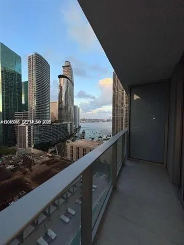 Foto de propiedad en 77 SE 5th Street 2004, Miami, FL 33131 Miami con MLS# 