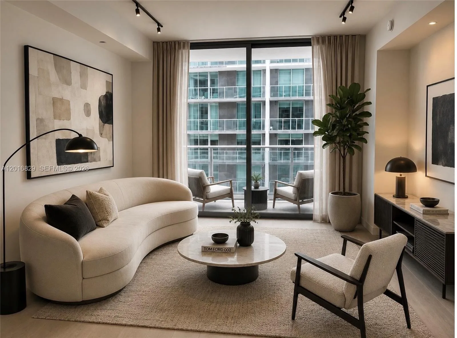 Foto de propiedad en 77 SE 5th Street 2010, Miami, FL 33131 Miami con MLS# 