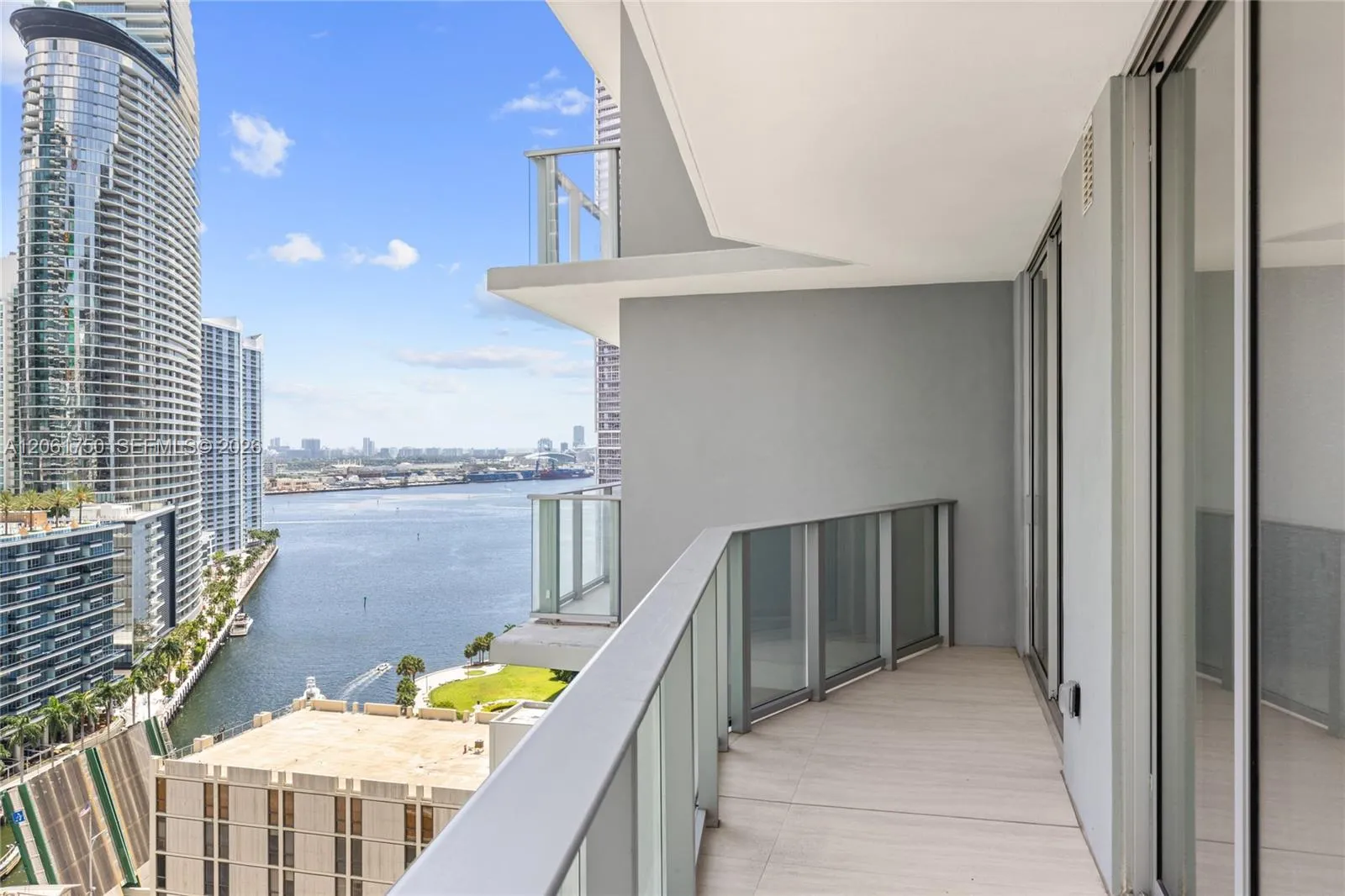 Foto de propiedad en 77 SE 5th Street 2205, Miami, FL 33131 Miami con MLS# 