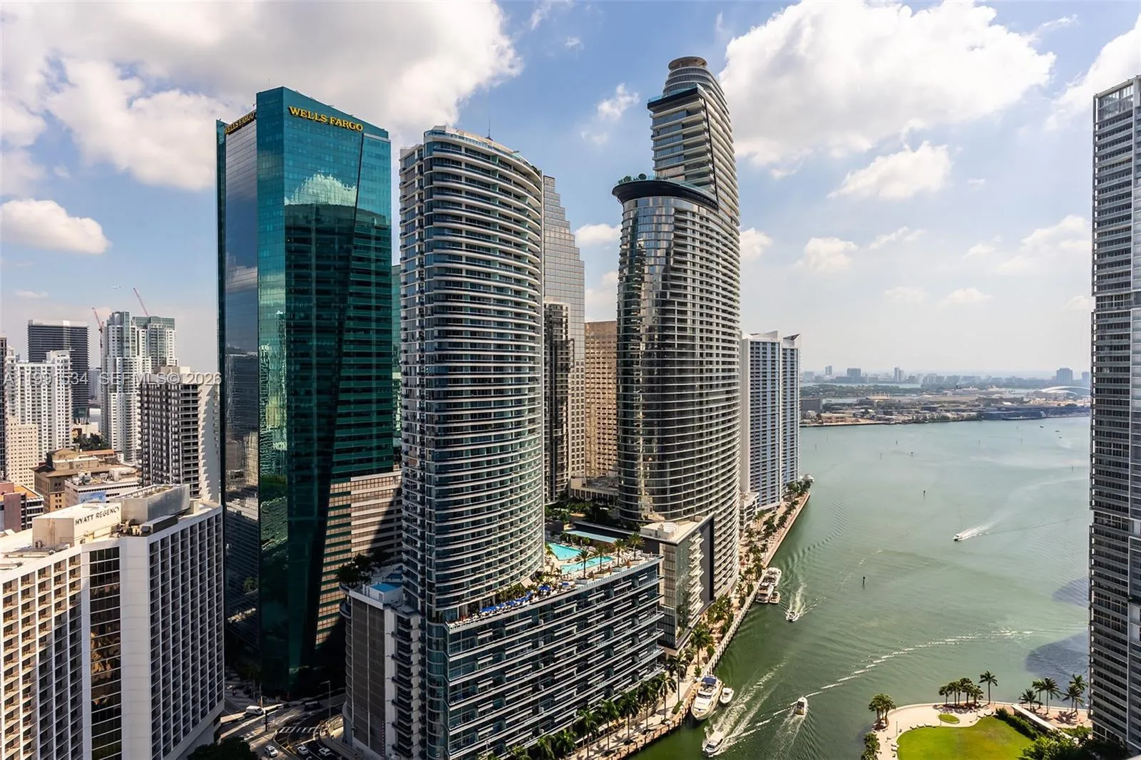 Foto de propiedad en 77 SE 5th Street 2403, Miami, FL 33131 Miami con MLS# 