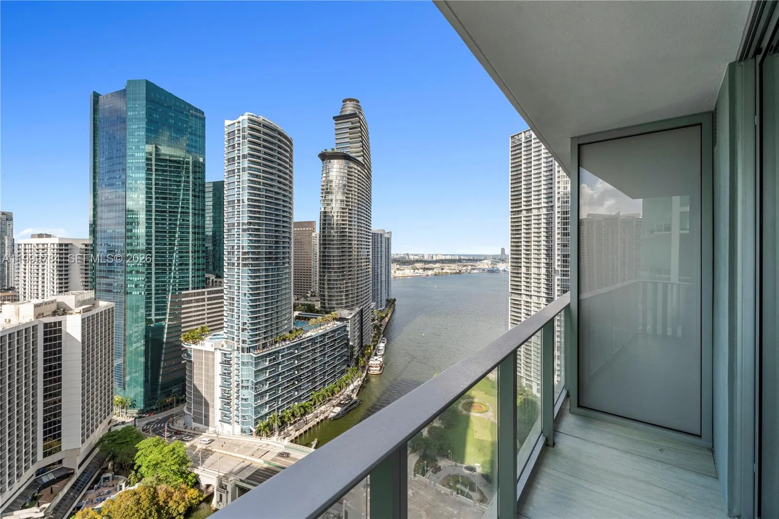 Foto de propiedad en 77 SE 5th Street 3304, Miami, FL 33131 Miami con MLS# 
