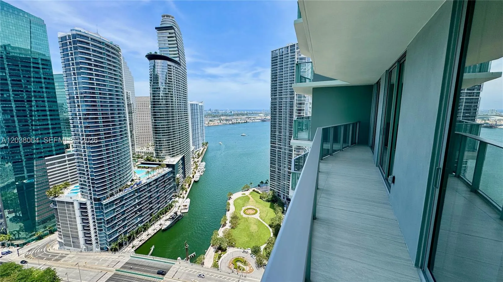 Foto de propiedad en 77 SE 5th Street 4002, Miami, FL 33131 Miami con MLS# 