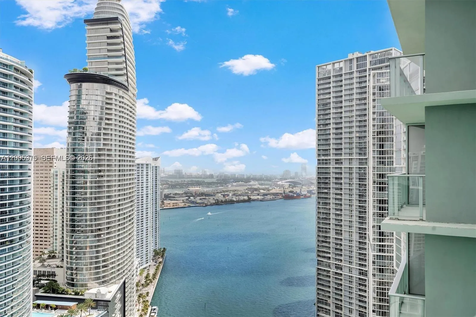Foto de propiedad en 77 SE 5th Street 4106, Miami, FL 33131 Miami con MLS# 