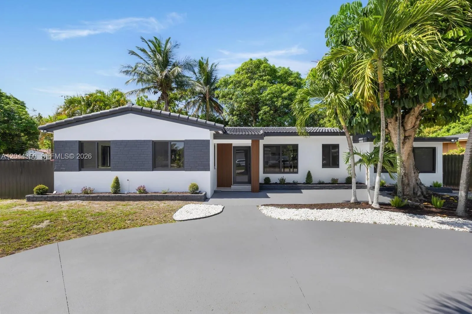 Vendido 770 NE 160th Street, Miami, FL 33162, Miami, FL 33162