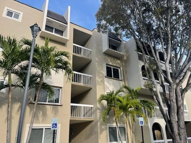 En Renta 7703 Camino Real A-213, Miami, FL 33143, Miami, FL 33143