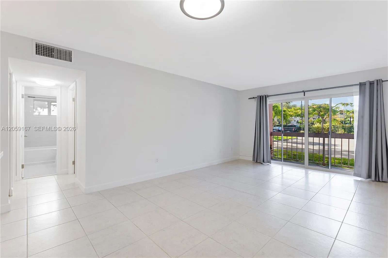 Foto de propiedad en 7705 Camino Real 101, Miami, FL 33143 Miami con MLS# 