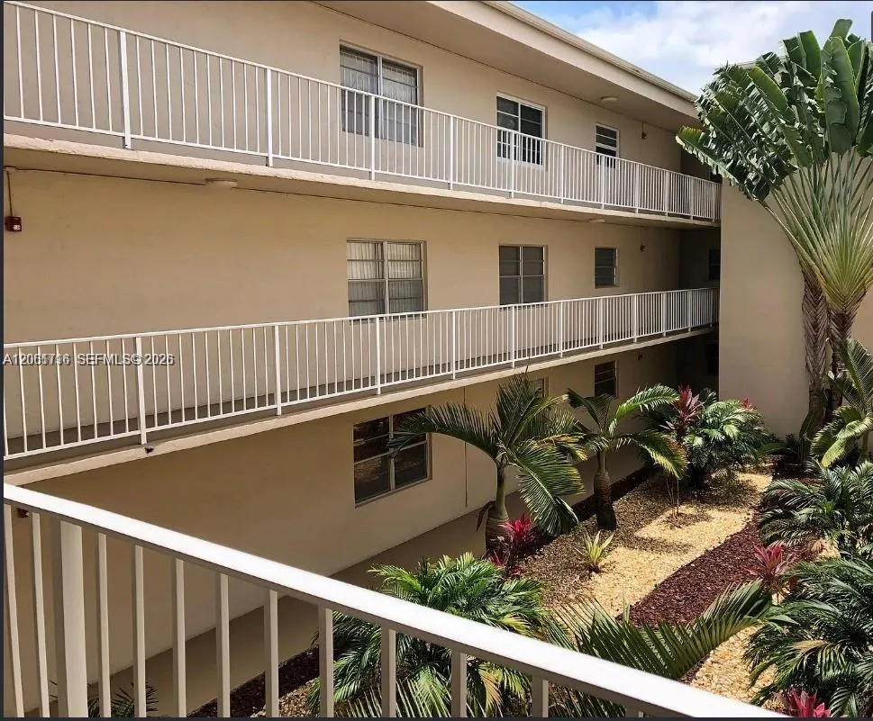Foto de propiedad en 7705 SW 86th Street B-211, Miami, FL 33143 Miami con MLS# 
