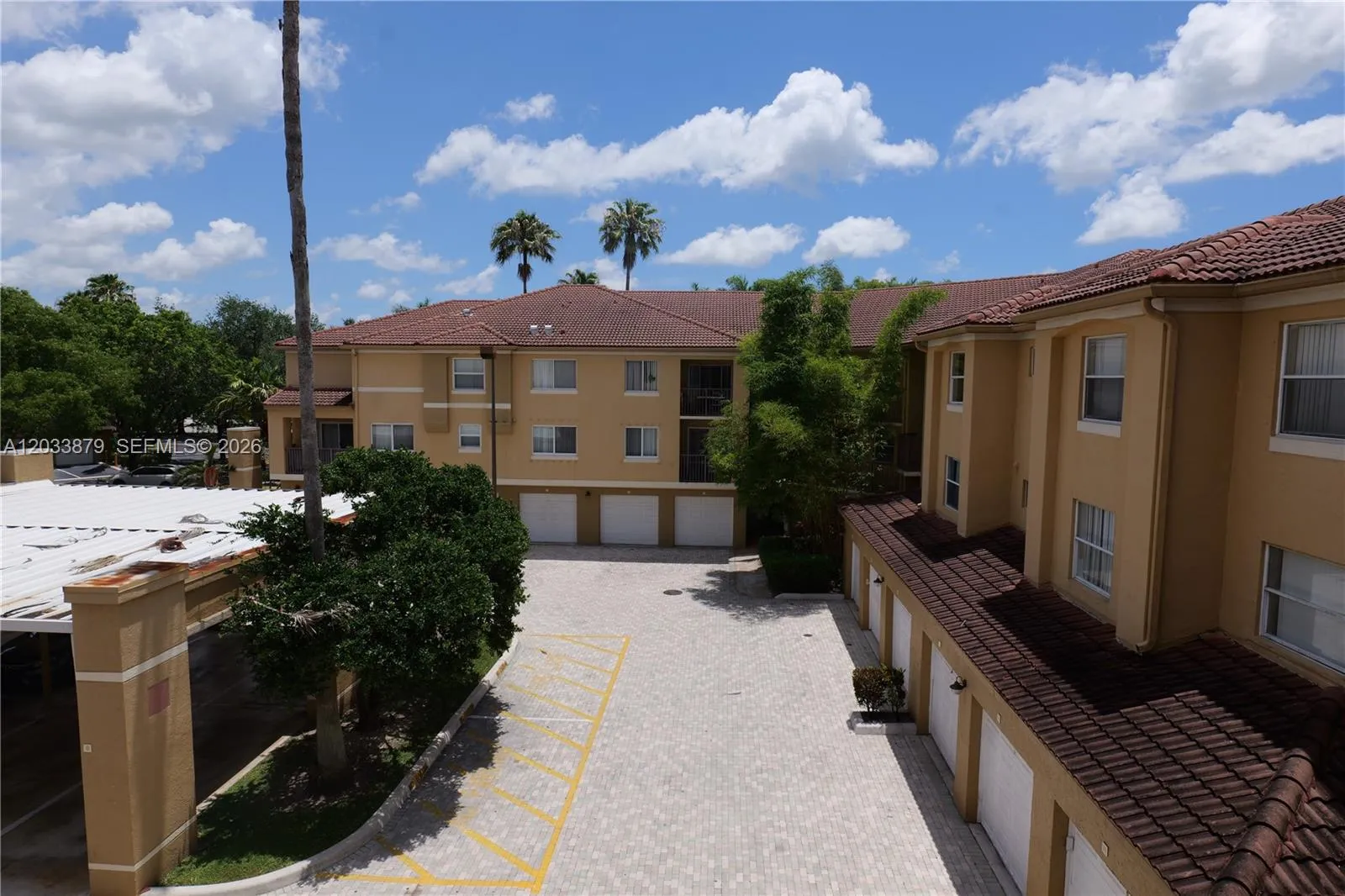 Foto de propiedad en 771 N Pine Island Road 308, Plantation, FL 33324 Plantation con MLS# 