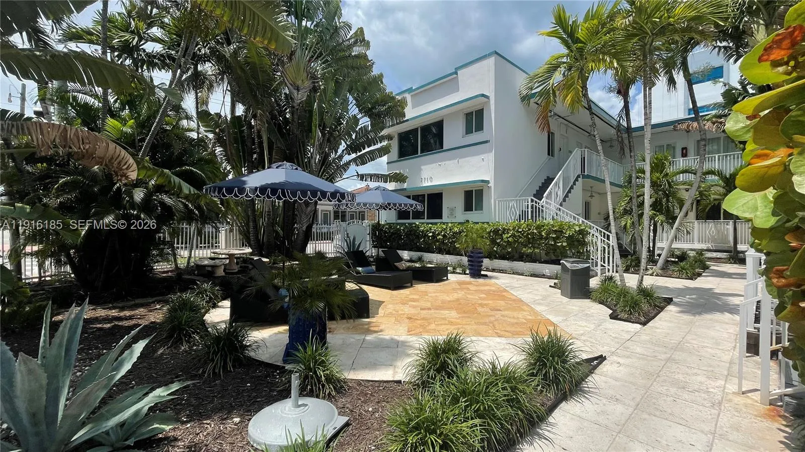 Foto de propiedad en 7710 Harding Avenue 408, Miami Beach, FL 33141 Miami Beach con MLS# 