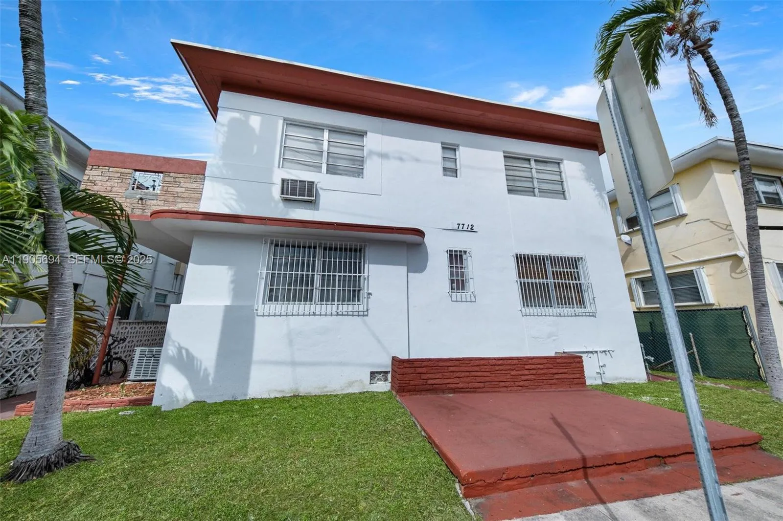 Foto de propiedad en 7712 Byron Avenue 2, Miami Beach, FL 33141 Miami Beach con MLS# 