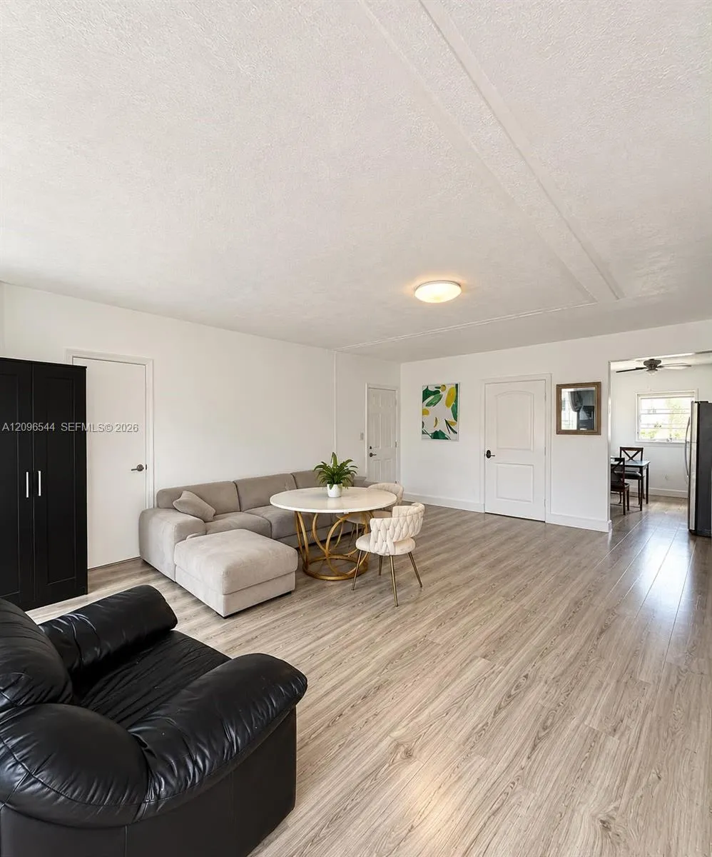 En Renta 7712 Byron Avenue 3, Miami Beach, FL 33141, Miami Beach, FL 33141