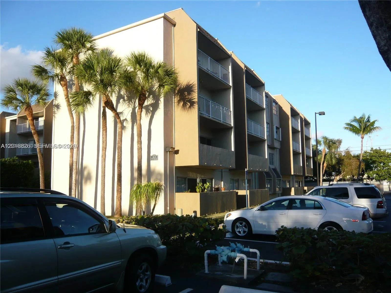 Foto de propiedad en 7715 SW 86th Street A2-405, Miami, FL 33143 Miami con MLS# 