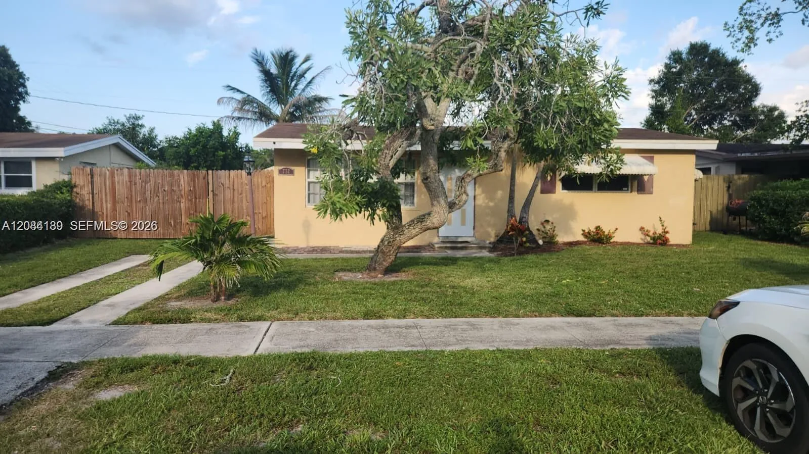 Foto de propiedad en 772 Gardenia Drive, Royal Palm Beach, FL 33411 Royal Palm Beach con MLS# 