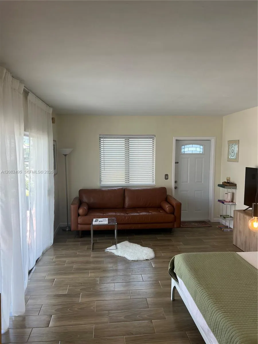 Foto de propiedad en 7720 Harding Avenue 8, Miami Beach, FL 33141 Miami Beach con MLS# 