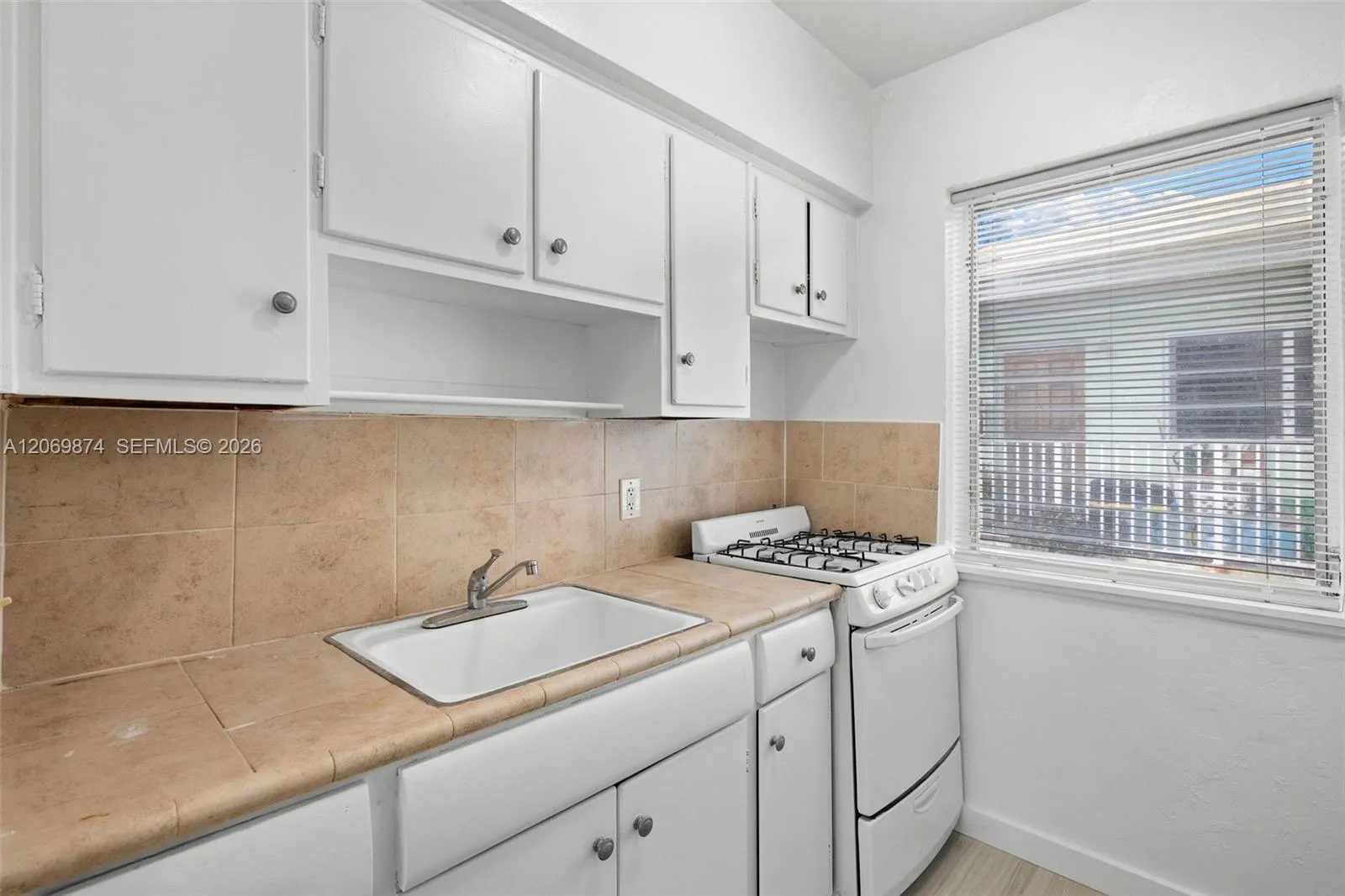 Foto de propiedad en 7721 Dickens Avenue 6, Miami Beach, FL 33141 Miami Beach con MLS# 