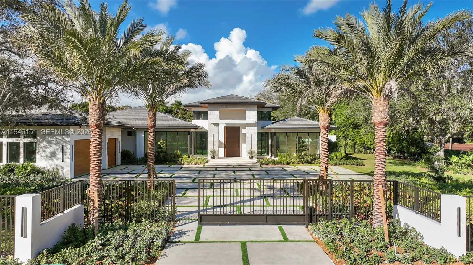 Foto de propiedad en 7725 SW 114th Street, Pinecrest, FL 33156 Pinecrest con MLS# 