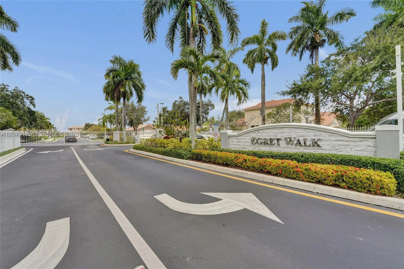 Foto de propiedad en 774 SW 120th Avenue, Pembroke Pines, FL 33025 Pembroke Pines con MLS# 