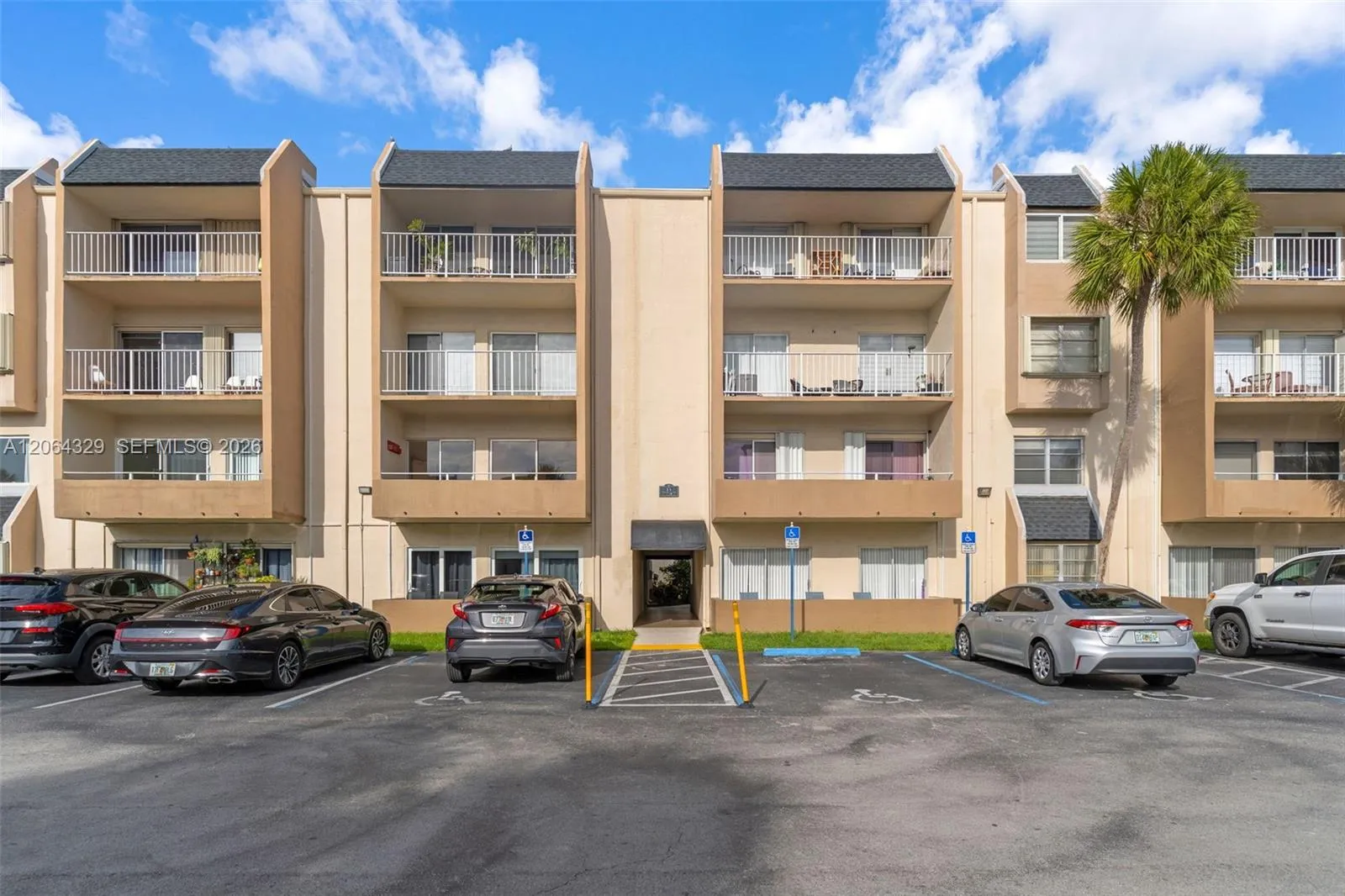 Foto de propiedad en 7745 SW 86th Street D-218, Miami, FL 33143 Miami con MLS# 