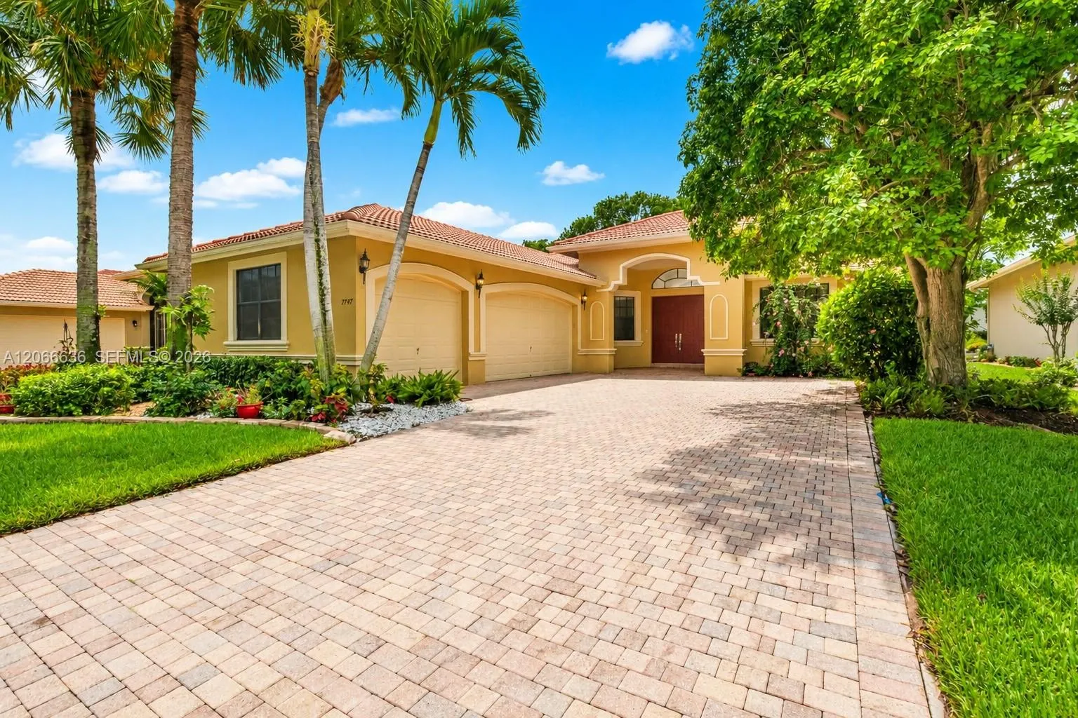 Foto de propiedad en 7747 Via Grande, Boynton Beach, FL 33437 Boynton Beach con MLS# 