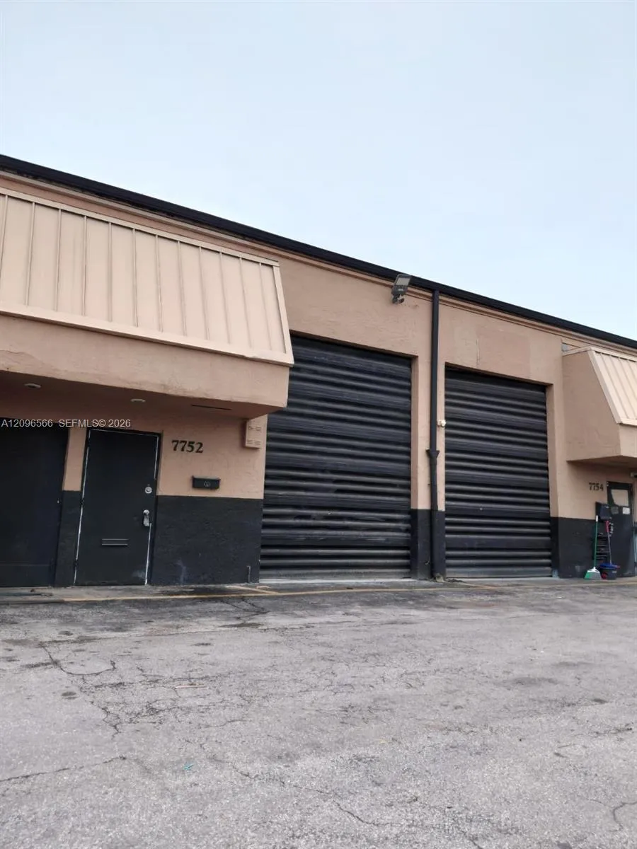 En Renta 7752 NW 64th Street, Miami, FL 33166, Miami, FL 33166