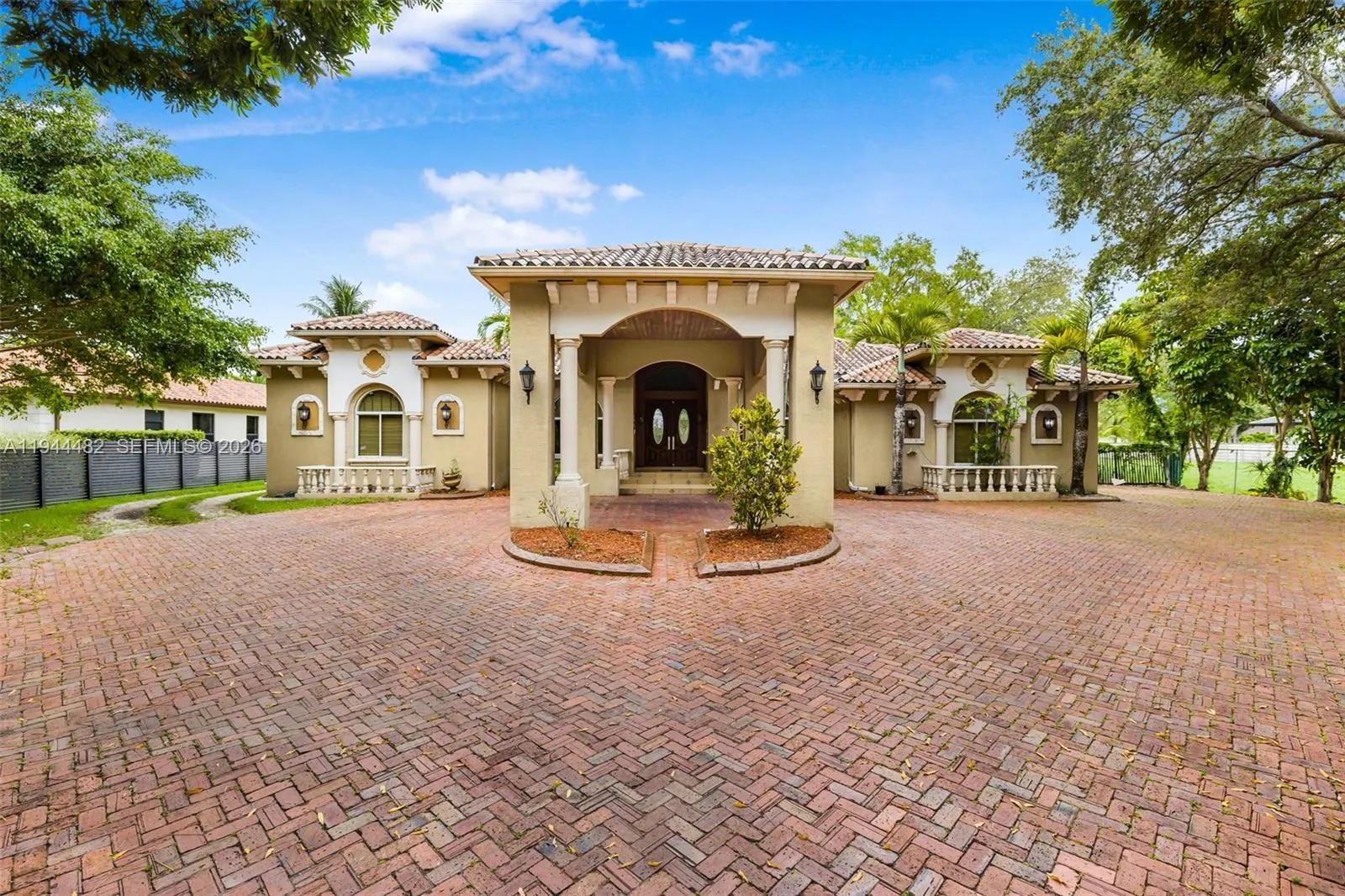 Foto de propiedad en 7761 SW 122nd Avenue, Miami, FL 33183 Miami con MLS# 