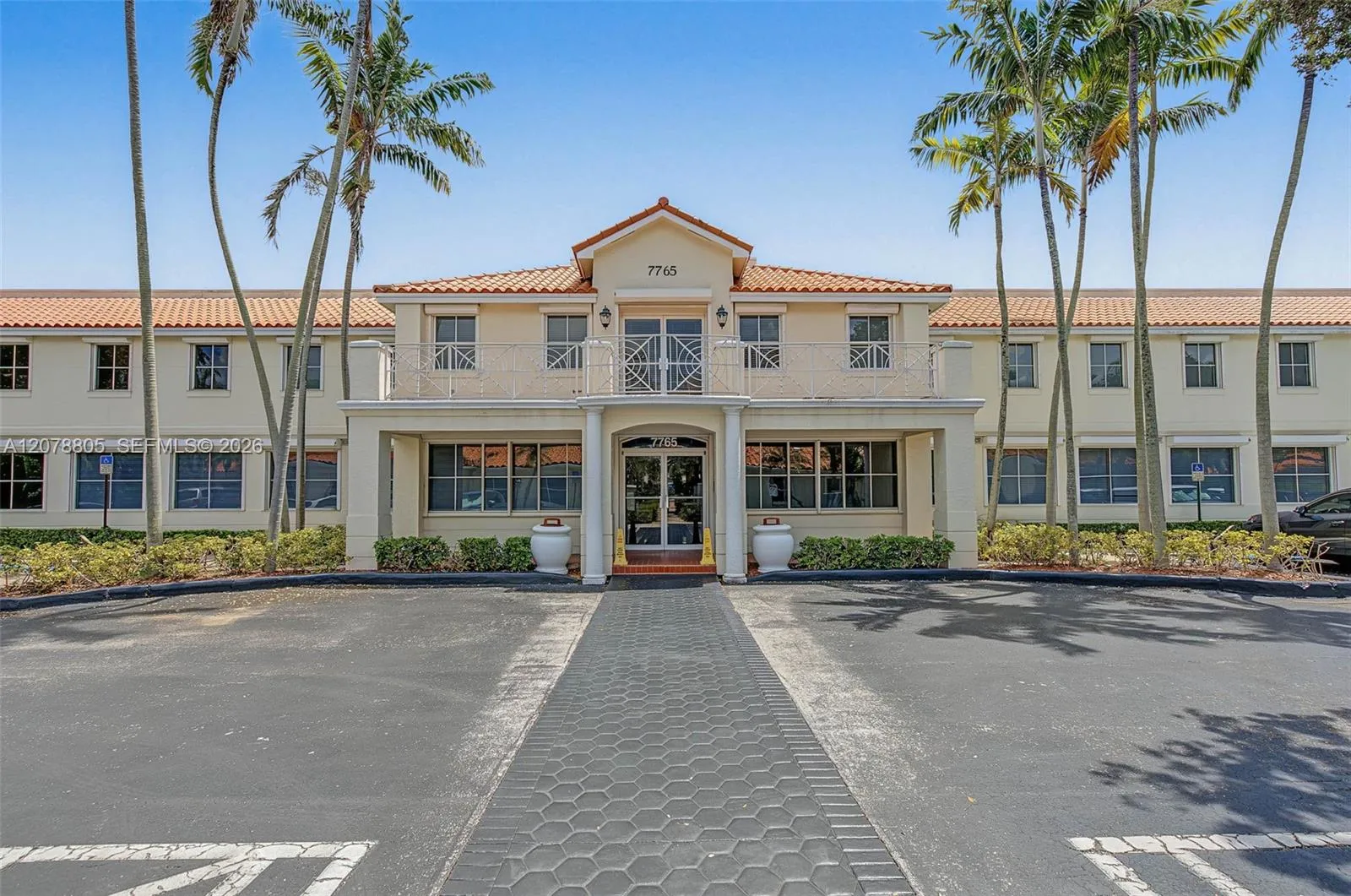 Foto de propiedad en 7765 SW 87th Avenue 101A, Miami, FL 33173 Miami con MLS# 