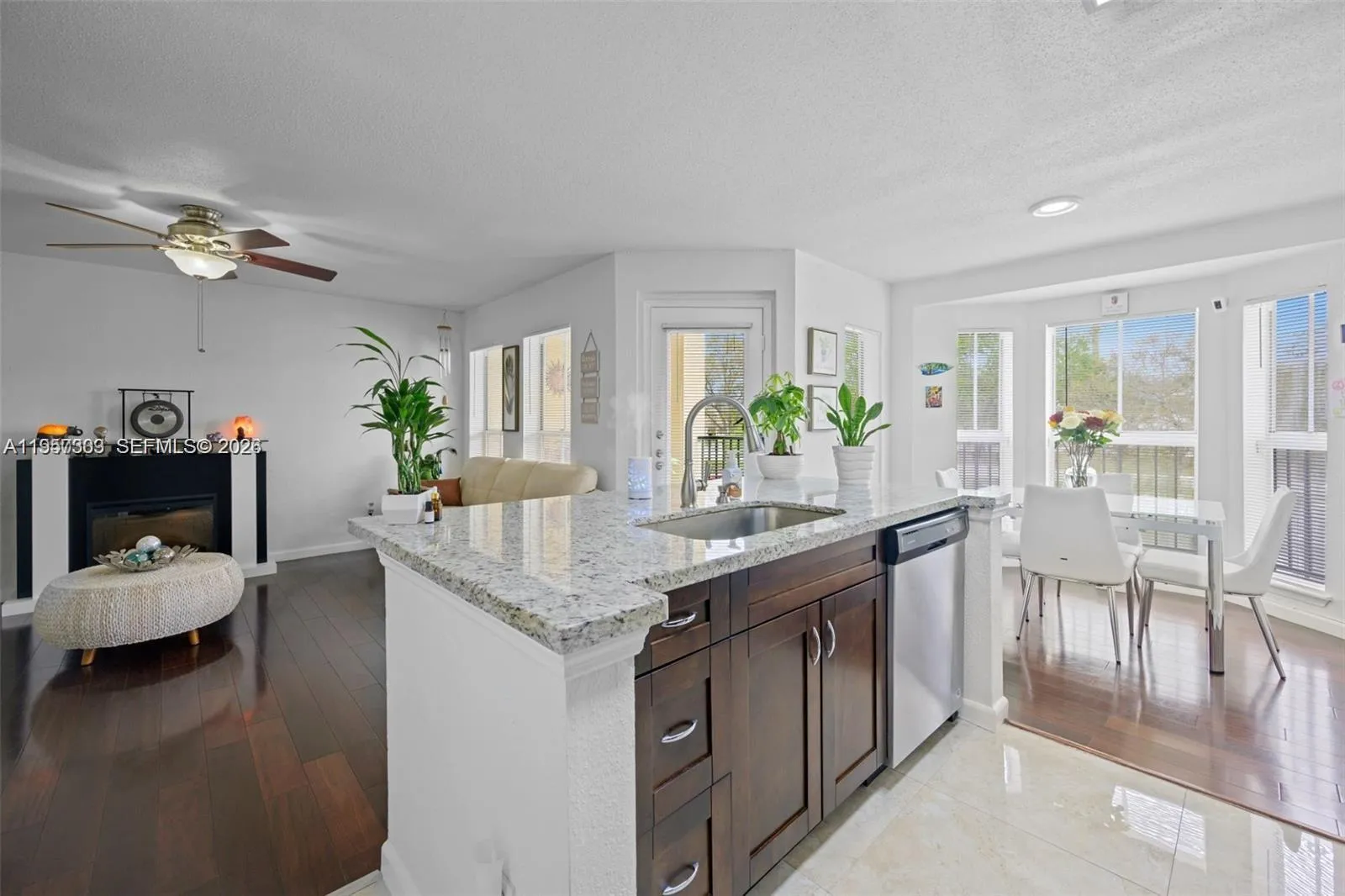 Foto de propiedad en 777 Riverside Drive 1521, Coral Springs, FL 33071 Coral Springs con MLS# 