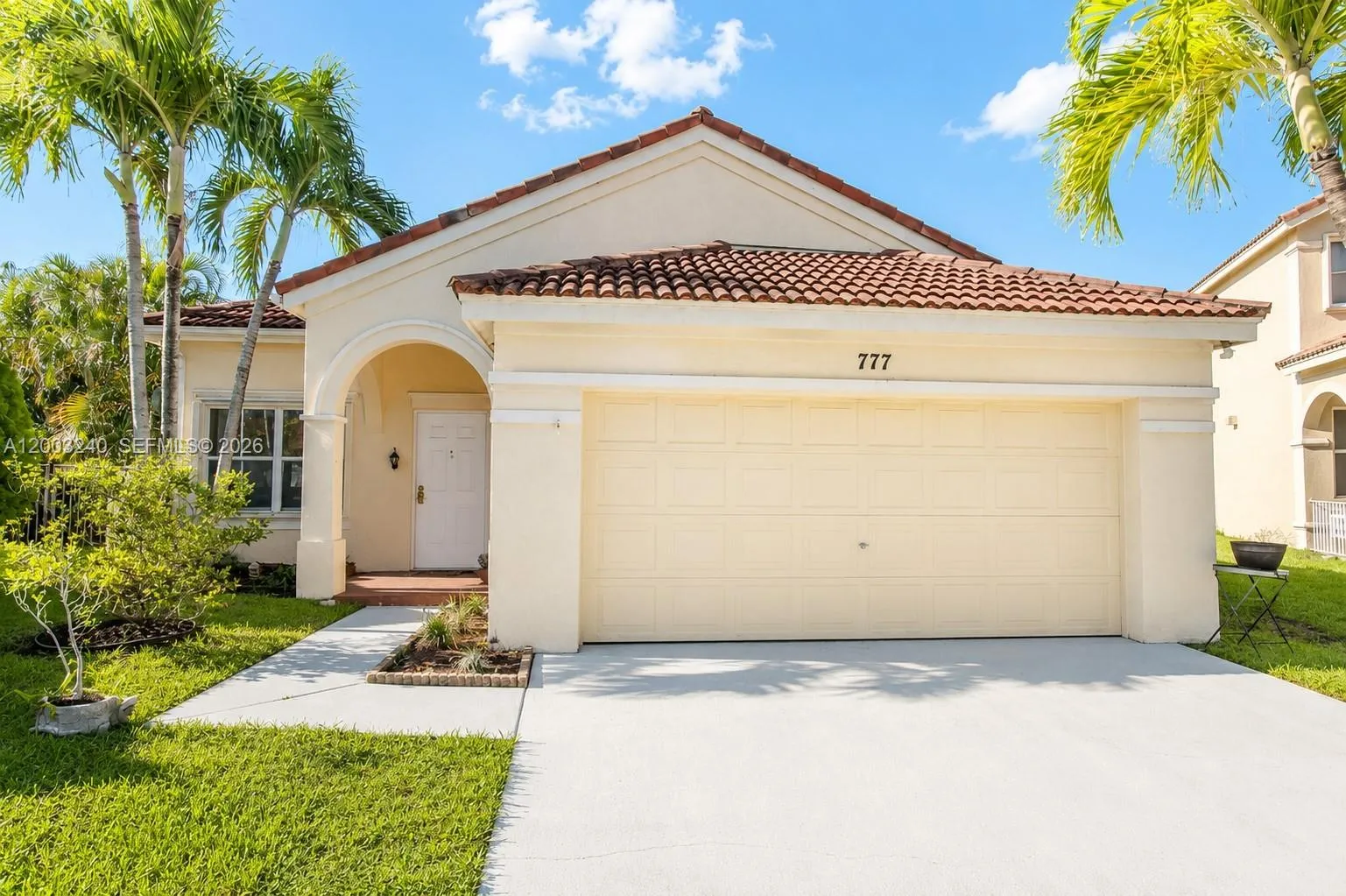 Foto de propiedad en 777 Tanglewood Circle, Weston, FL 33327 Weston con MLS# 
