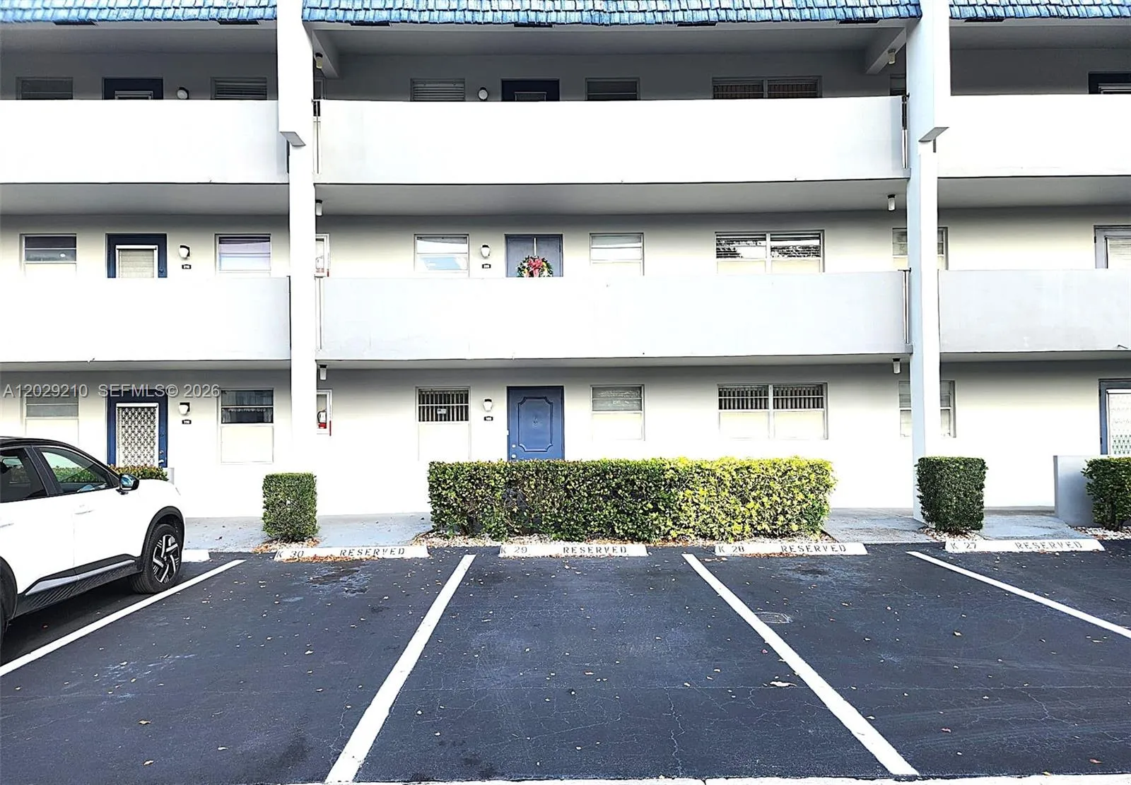 Foto de propiedad en 7787 Golf Circle Drive 109, Margate, FL 33063 Margate con MLS# 
