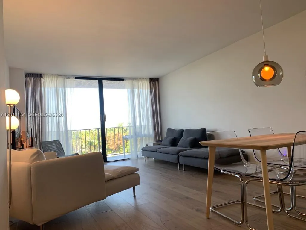 Foto de propiedad en 780 NE 69th Street 506, Miami, FL 33138 Miami con MLS# 