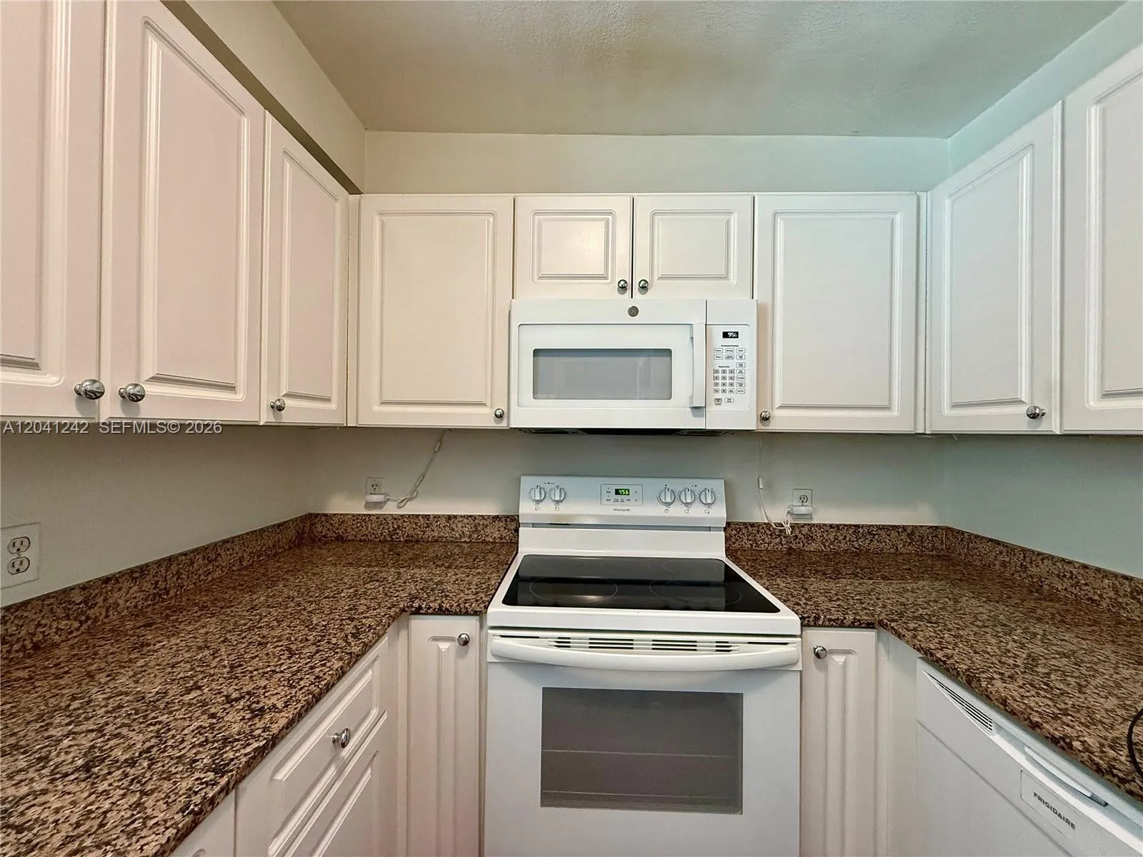 Foto de propiedad en 7800 Collins Avenue 407, Miami Beach, FL 33141 Miami Beach con MLS# 