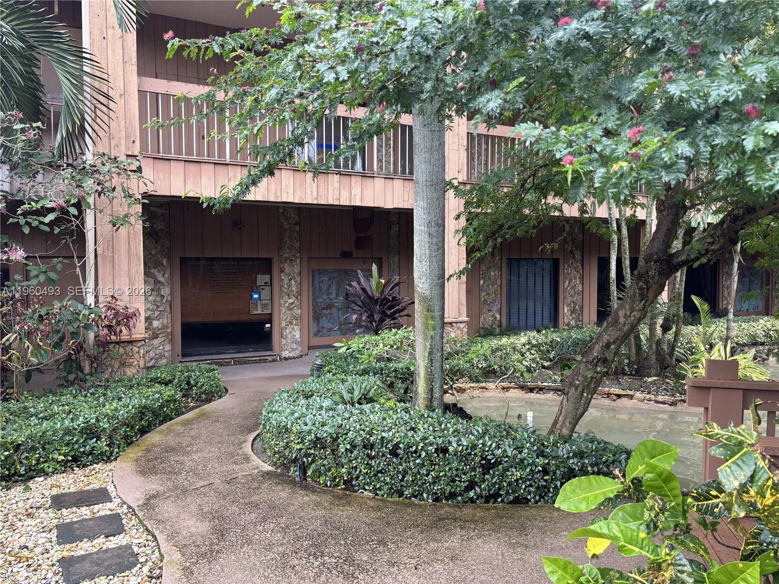 Foto de propiedad en 7800 W Oakland Park Boulevard BLD-B #102, Sunrise, FL 33351 Sunrise con MLS# 