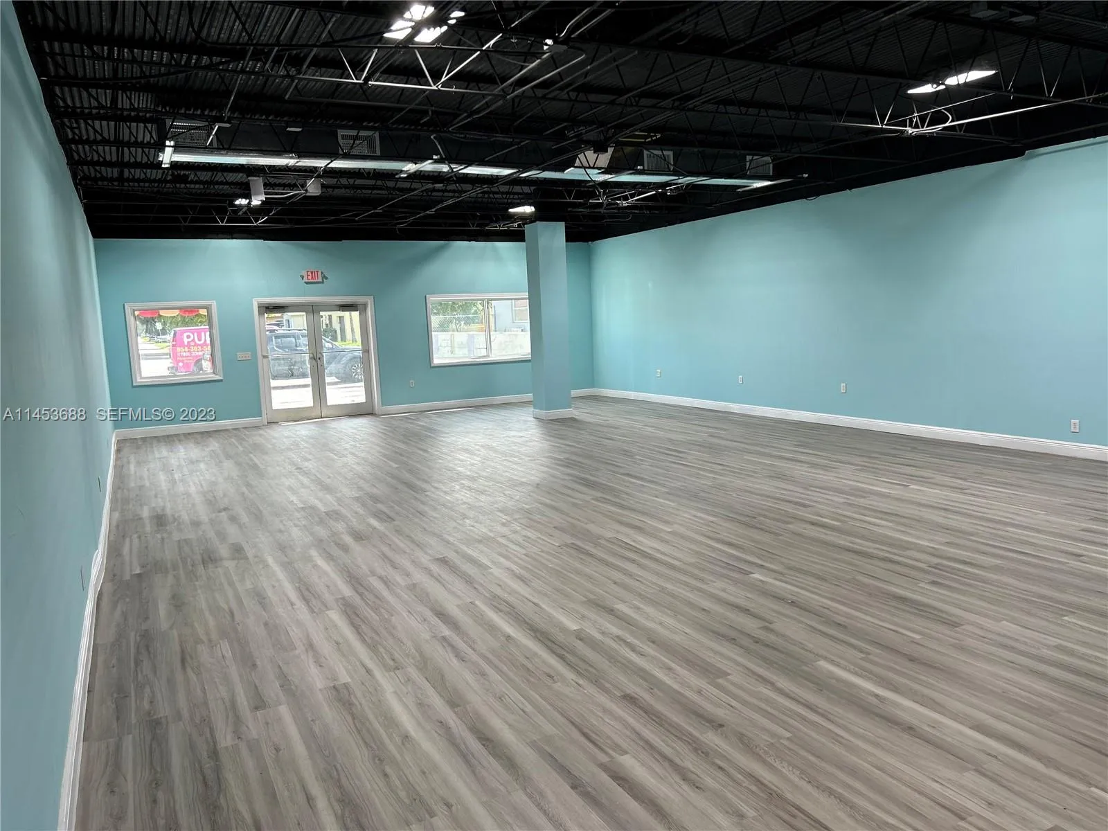 Foto de propiedad en 7801 Johnson Street, Pembroke Pines, FL 33024 Pembroke Pines con MLS# 