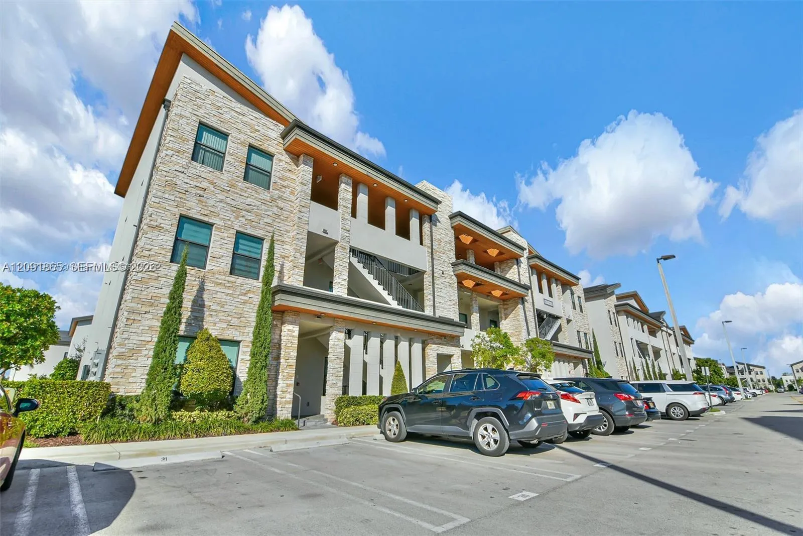 Foto de propiedad en 7805 NW 104th Avenue 32, Doral, FL 33178 Doral con MLS# 