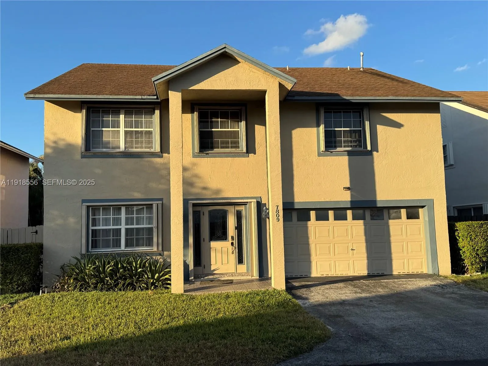 Foto de propiedad en 7809 NW 192nd Street, Hialeah, FL 33015 Hialeah con MLS# 
