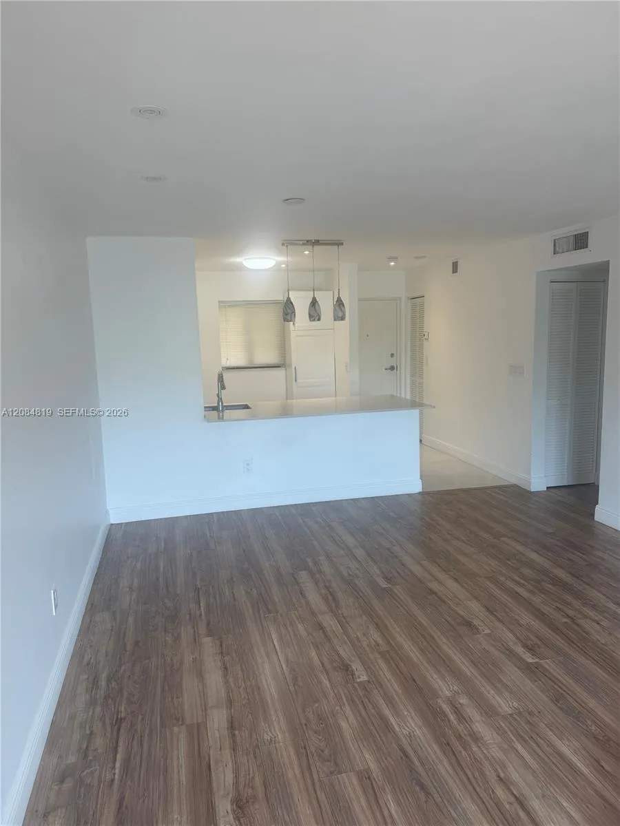 En Venta 7810 Camino Real i-306, Miami, FL 33143, Miami, FL 33143